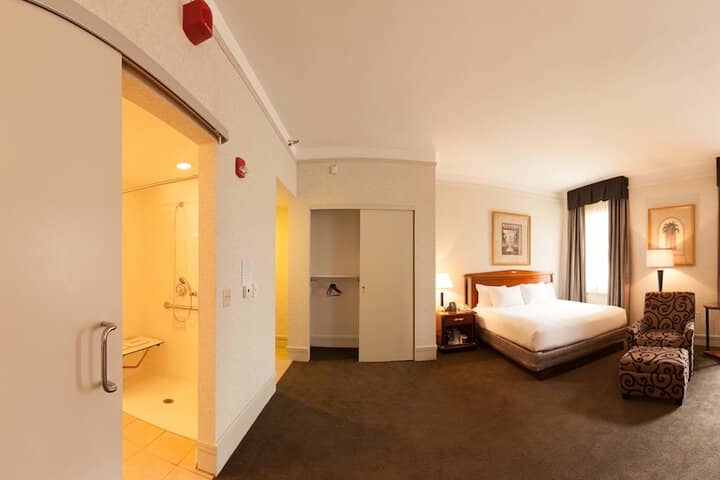 Room 40 of 85