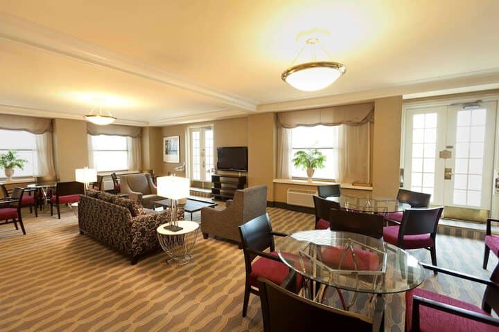 Lounge 60 of 85