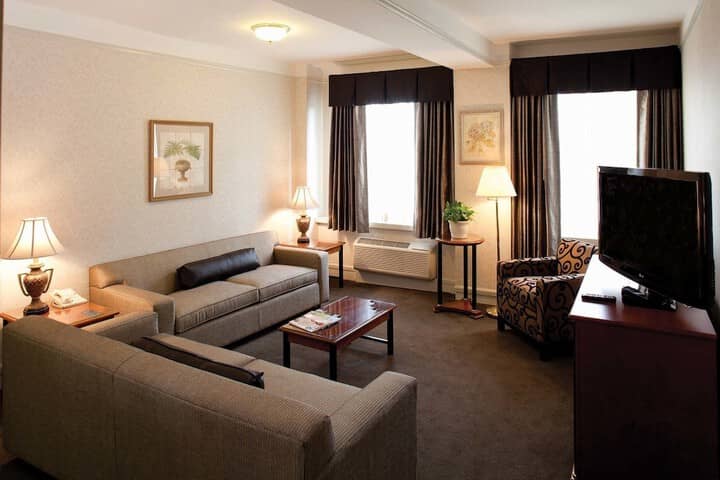 Room 27 of 85