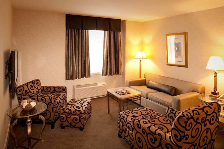 Room 26 of 85