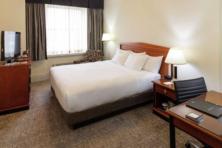 Room 10 of 85